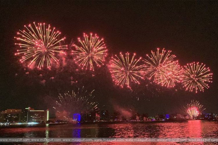 అబుధాబిలో సందడిగా ఈద్ బాణాసంచా వేడుక