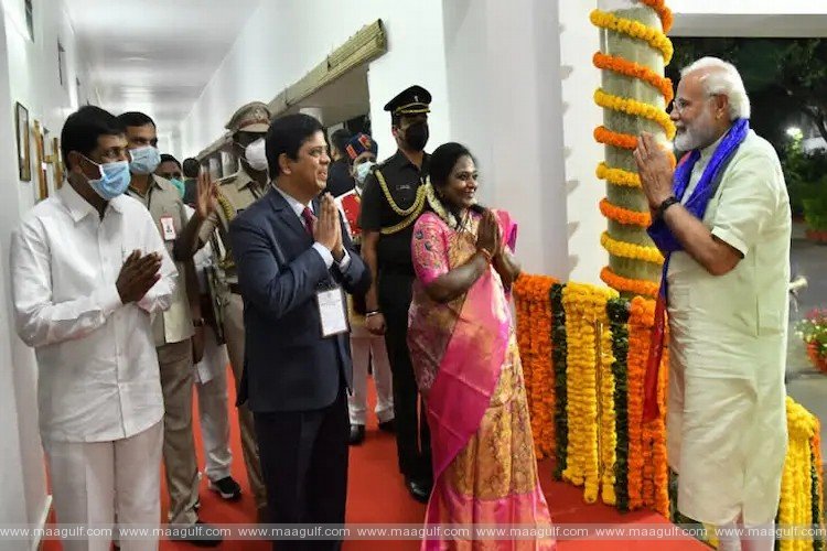 రాజ్​భవన్​కు ప్రధాని నరేంద్ర మోడీ