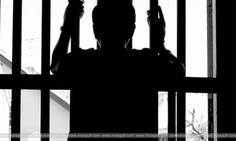 Dhs 80,000 విలువైన ఎలక్ట్రానిక్ సిగరెట్ల చోరీ.. ఐదుగురుకి జైలు శిక్ష