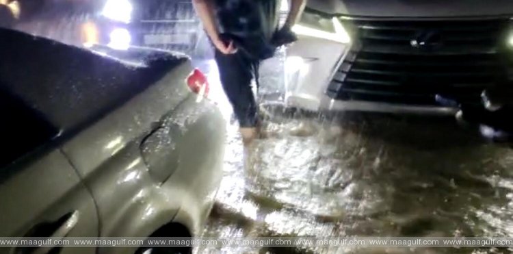 ప్రజలు బయటకు రావద్దని హెచ్చరిక