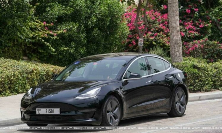 దుబాయ్ లో టెస్లా మోడల్ 3 ట్రయల్