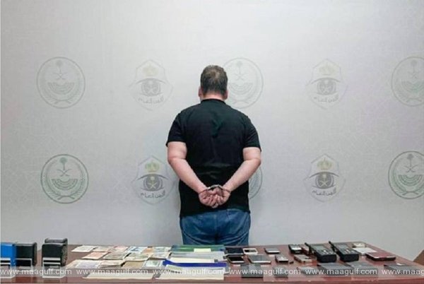 నిధులను విదేశాలకు బదిలీ చేసిన స్పెయిన్ దేశస్తుడు అరెస్ట్