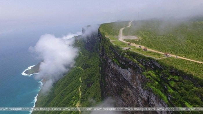 ధోఫర్‌లోని ‘జబల్ అల్ కమర్’ పర్యాటకులకు హాట్‌స్పాట్
