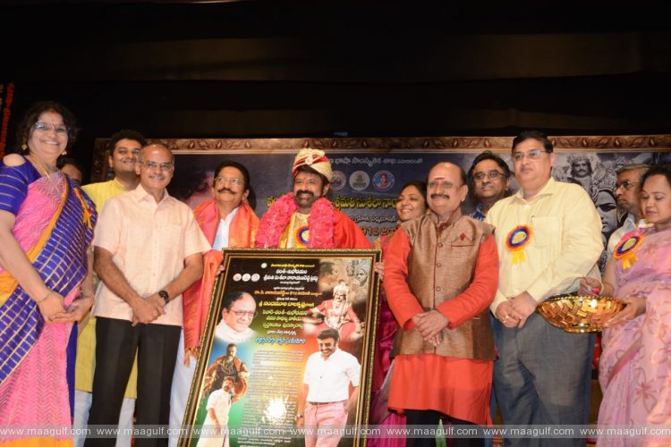 నందమూరి బాలకృష్ణకు సినారె స్వర్ణకంకణం...