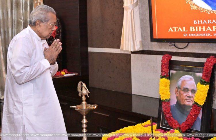 వాజ్‌పేయికి నివాళి అర్పించిన ఏపీ గవర్నర్