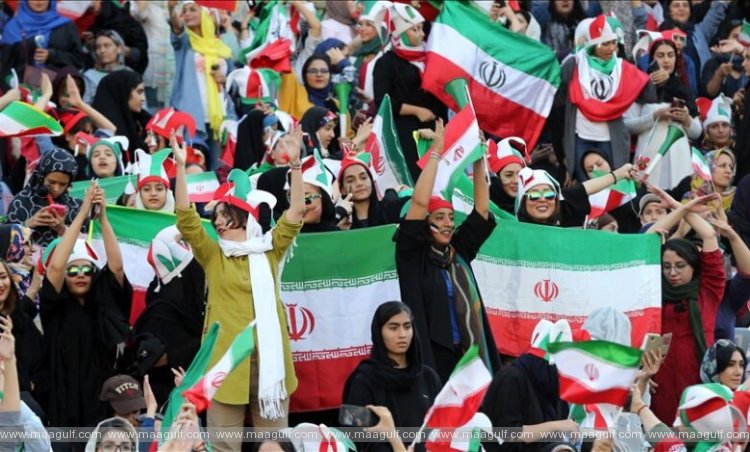 మహిళలను ఫుట్‌బాల్ స్టేడియంలోకి అనుమతించిన ఇరాన్
