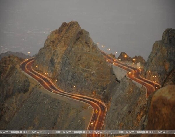 తైఫ్‌లో పర్వత శిఖరంపై నుంచి కారు జారిపడి ముగ్గురు మృతి