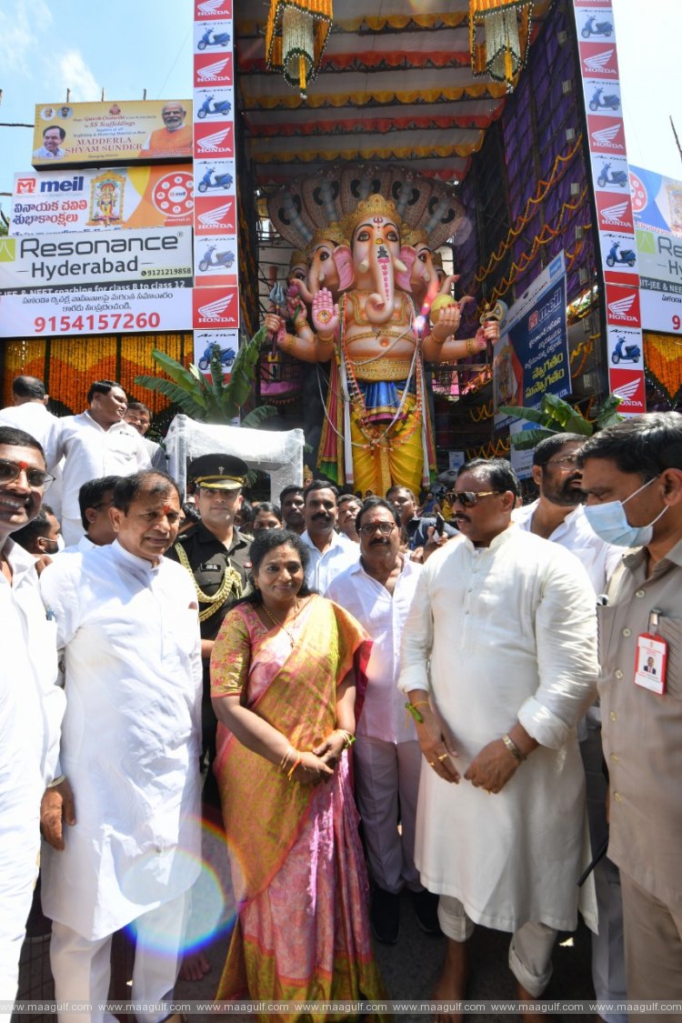 ఖైరతాబాద్‌ గణేశుడికి తొలిపూజ చేసిన గవర్నర్ తమిళసై