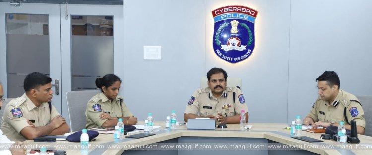 పబ్ ల యాజమన్యంతో సైబరాబాద్ సీపీ సమీక్ష సమావేశం