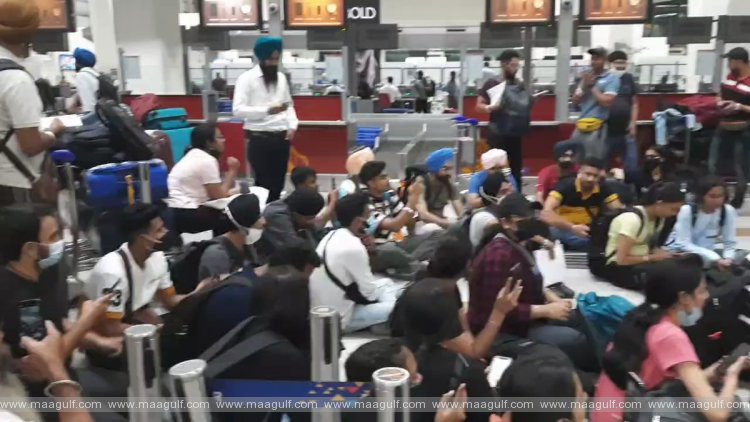 పైలట్ల సమ్మెతో నిలిచిపోయిన విమానాలు..