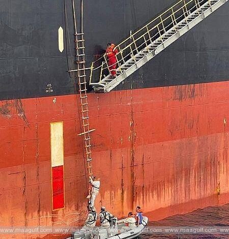 మంటల్లో చిక్కుకున్న నౌకలోని సిబ్బందిని రక్షించిన సౌదీ బోర్డర్ గార్డ్స్