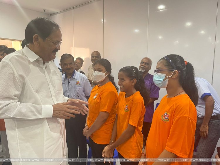 మలేషియాలో తెలుగు అకాడమీని సందర్శించిన వెంకయ్య నాయుడు
