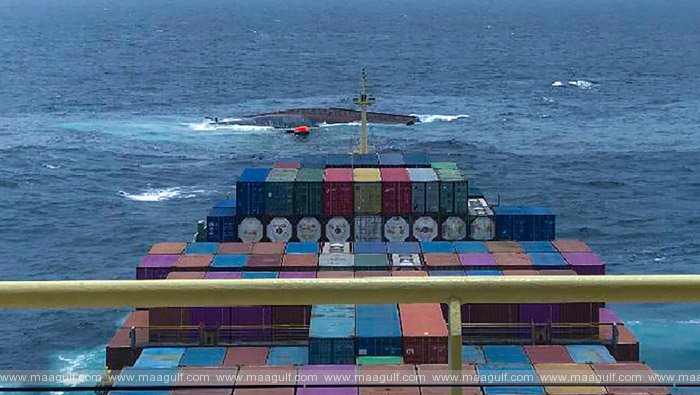 నౌక నుండి 19 మంది సిబ్బందిని రక్షించిన ఒమన్ నౌక