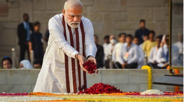 మహాత్మా గాంధీకి నివాళులర్పించిన ప్రధాని మోదీ