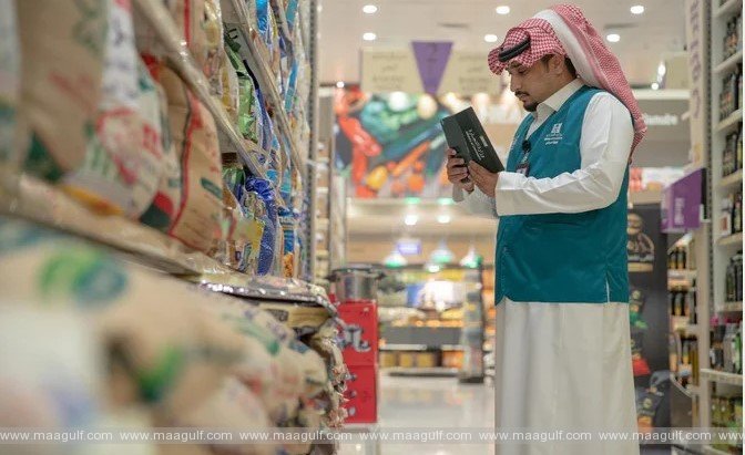 వినియోగ వస్తువుల ధరలను తనిఖీ చేసిన సౌదీ అధికారులు