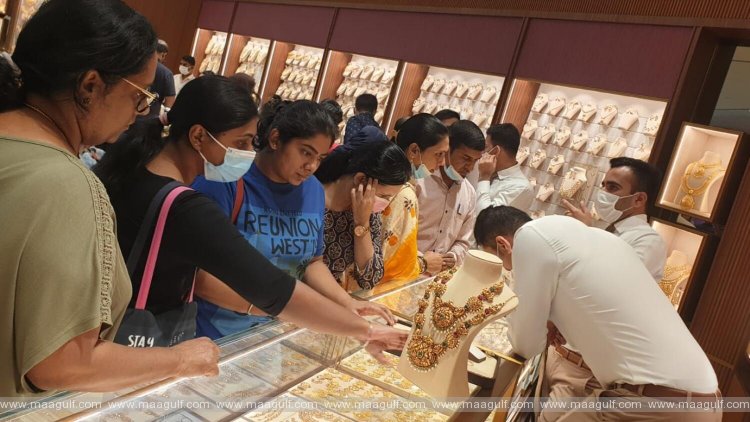 దుకాణాలు, మాల్స్‌లో దీపావళి సందడి