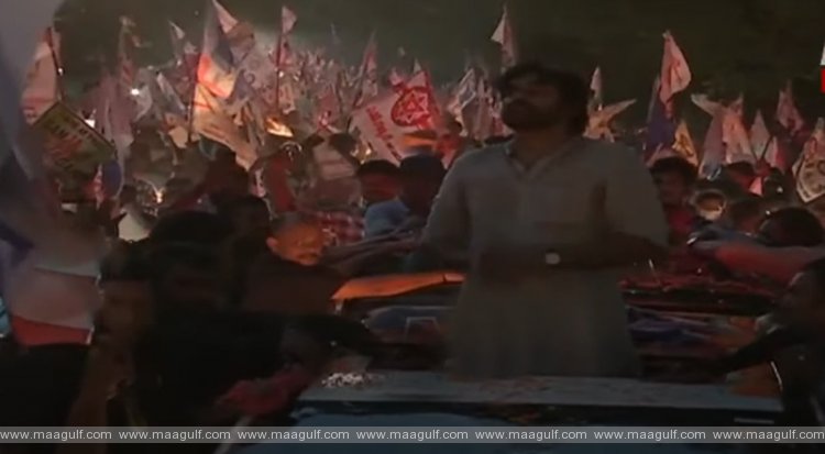 చిమ్మ చీకట్లోనే పవన్ కళ్యాణ్ ర్యాలీ