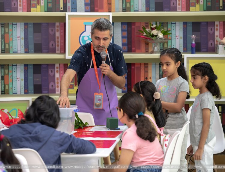 Flowers and floral arrangements appeal to children at SIBF 2022