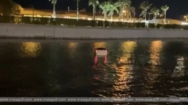 1 జెడ్డా వాటర్ ఫ్రంట్లోకి దూసుకెళ్లిన కారు