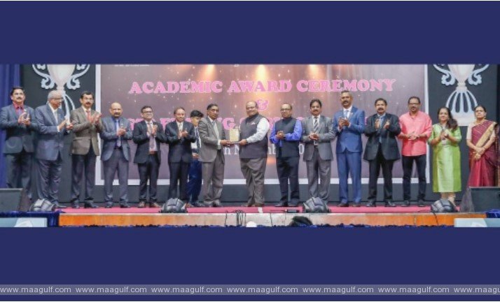 ఇండియన్ స్కూల్ బహ్రెయిన్ లో ఉపాధ్యాయులు, టాపర్లకు సన్మానం