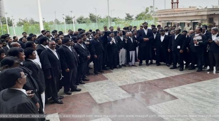 ఆందోళన చేపట్టిన ఏపీ హైకోర్టు న్యాయవాదులు