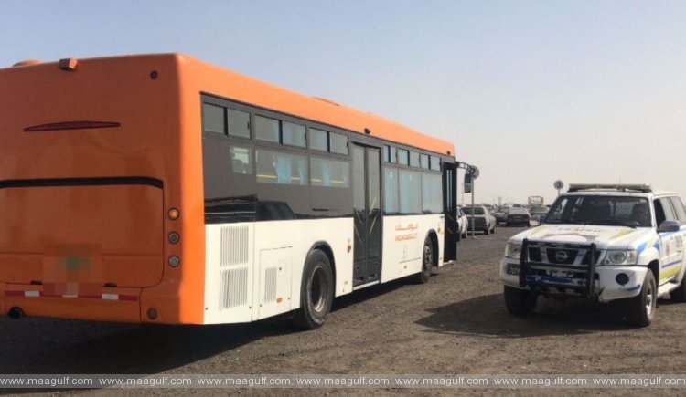 ట్రాఫిక్ కు అంతరాయం.. బస్సు సీజ్, డ్రైవర్ పై కేసు నమోదు