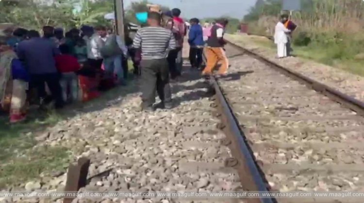 1 రైలు ఢీకొని ముగ్గురు చిన్నారులు దుర్మరణం