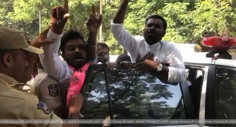 1 ప్రధాని మోడీ గో బ్యాగ్ అంటూ ఓయూ స్టూడెంట్స్ నిరసన..