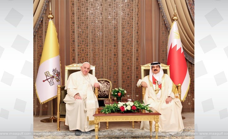 పోప్ ఫ్రాన్సిస్‌కు బహ్రెయిన్ లో ఘన స్వాగతం