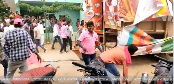 1 మునుగోడులో బిజెపి, టిఆర్ఎస్ శ్రేణుల మధ్య ఘర్షణ
