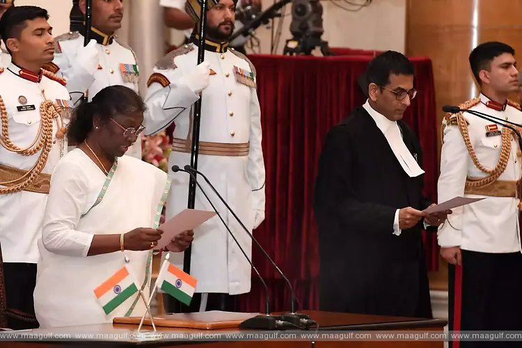 సుప్రీంకోర్టు చీఫ్ జస్టిస్ గా ప్ర‌మాణ స్వీకారం చేసిన జ‌స్టిస్ చంద్ర‌చూడ్