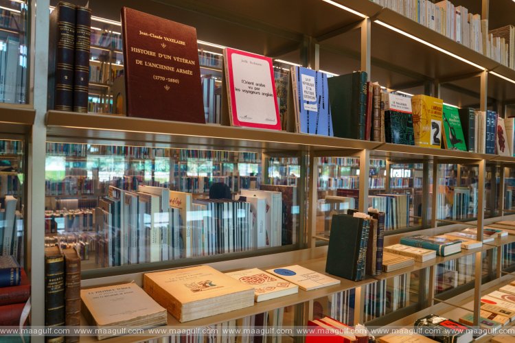 20 Sharjah Ruler grants House of Wisdom 646 rare historical titles in French