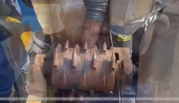 ఐస్‌ క్రషింగ్‌ మెషీన్‌లో చిక్కిన మత్స్యకారుడిని రక్షించిన అగ్నిమాపక దళం