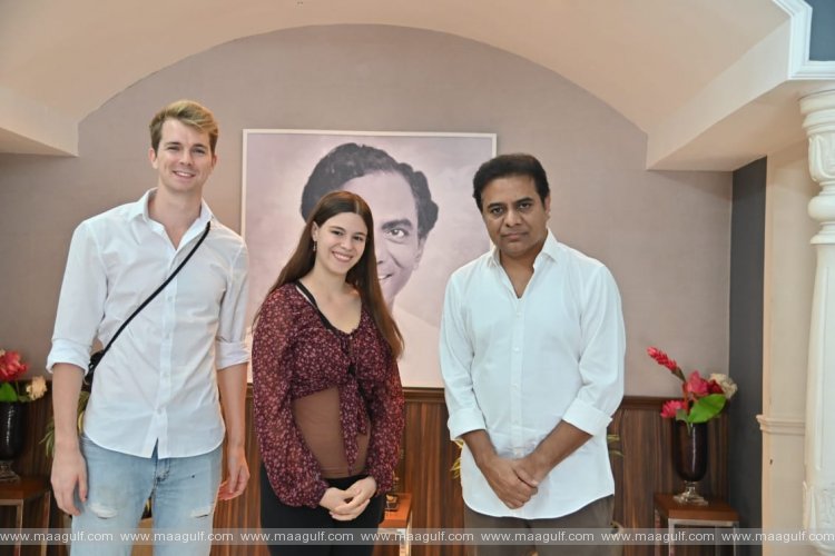 మంత్రి కేటీఆర్ తో సమావేశమైన అమెరికన్ హ్యాండ్లూమ్ రీసెర్చ్ స్కాలర్