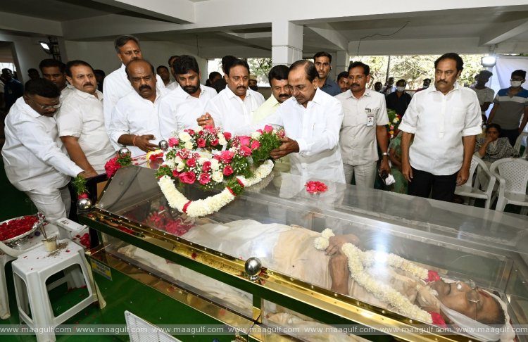 1 కైకాల సత్యనారాయణ భౌతికకాయానికి సీఎం కేసీఆర్ నివాళి