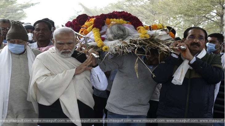 1 ముగిసిన మోదీ తల్లి హీరాబెన్ అంత్యక్రియలు..