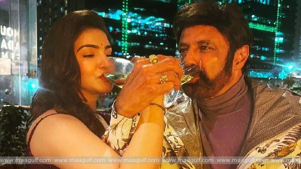 బాలయ్యతో హనీరోజ్.! గ్లాస్ పార్టీ అదిరిందిగా.!