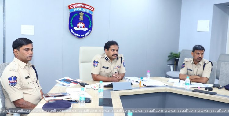ధైర్యంగా ఊరెళ్ళండి.. ఆనందంగా పండుగ జరుపుకోండి: సీపీ స్టీఫెన్ రవీంద్ర