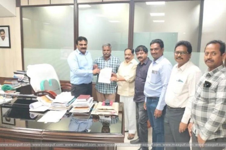 1 ఏపీ జర్నలిస్టులకు భారీ షాక్ ఇచ్చిన సీఎం జగన్