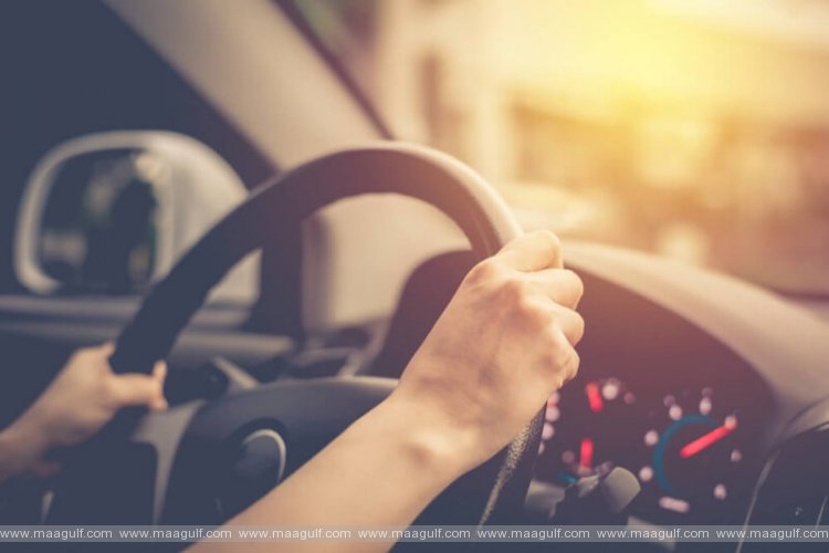 విజిట్ వీసా పై యూఏఈలో ఉన్న ప్రవాసుడు డ్రైవింగ్ లైసెన్స్‌ను పునరుద్ధరించవచ్చా?