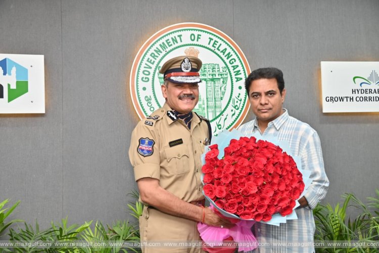 1 మంత్రి కేటీఆర్ను కలిసిన డీజీపీ అంజనీకుమార్
