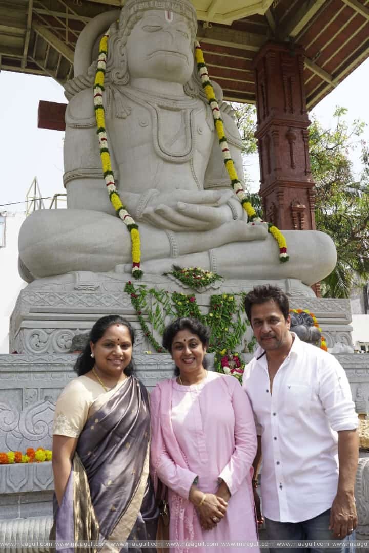 1 నటుడు అర్జున్ నిర్మించిన హనుమాన్ దేవాలయాన్ని సందర్శించిన ఎమ్మెల్సీ కవిత