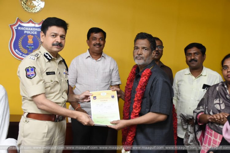 1 స్వచంద పదవీ విరమణ పొందిన ఖదీర్ ను సన్మానించిన సీపీ చౌహాన్