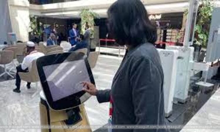 దుబాయ్ విమానాశ్రయంలో \'రోబో సారా\' సేవలు ప్రారంభం