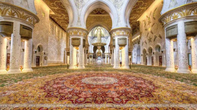 Scholars, guests of UAE President visit Sheikh Zayed Grand Mosque