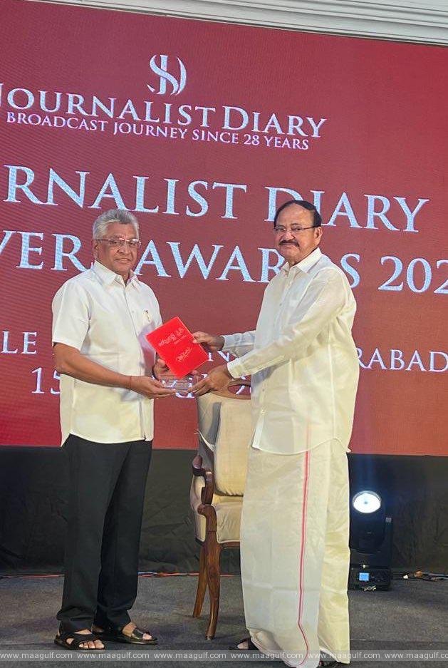 1 జర్నలిస్ట్ డైరీ అవార్డుల ప్రదానం చేసిన వెంకయ్యనాయుడు