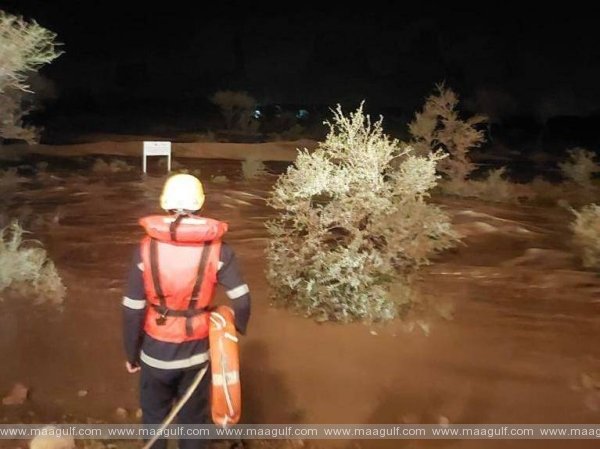 సౌదీలో కుండపోత వర్షం.. వ్యక్తిని రక్షించిన సివిల్ డిఫెన్స్