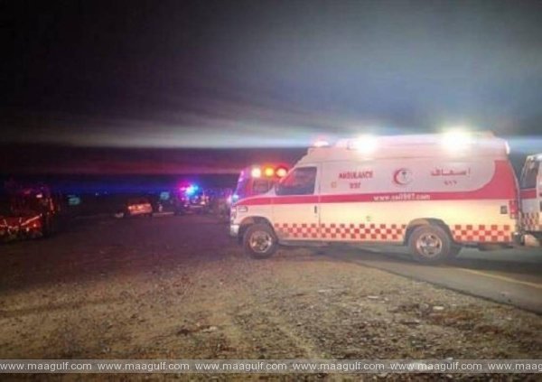 మక్కా - రియాద్‌ రోడ్డులో బస్సు బోల్తా.. 44 మందికి గాయాలు