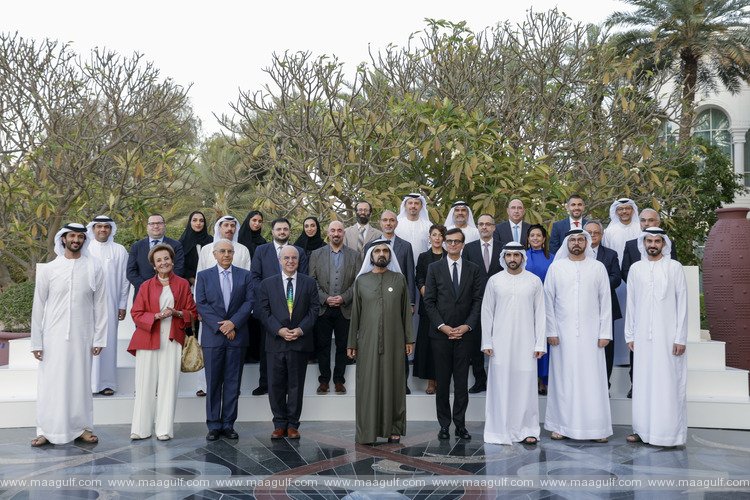 Sheikh Mohammed meets with committee leading Great Arab Minds initiative