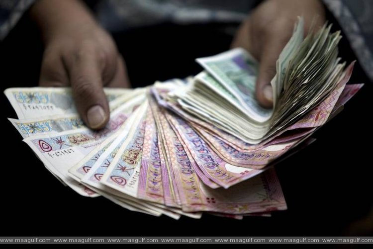 కార్మికులకు సకాలంలో జీతాలు చెల్లించని ఏడు కంపెనీలపై చర్యలు